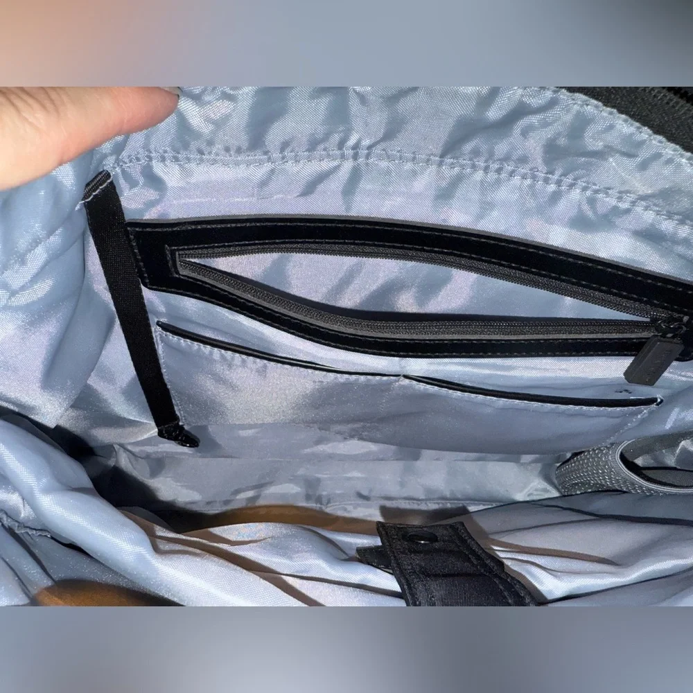 Elegant Black Quilted Laptop Bag with Pink Accents - Picture 11 of 16